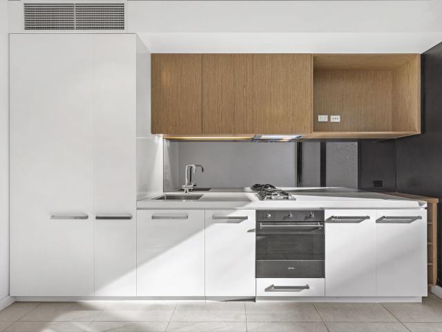 MODERN LUXURY IN A FANTASTIC LOCATION | Besser+Co