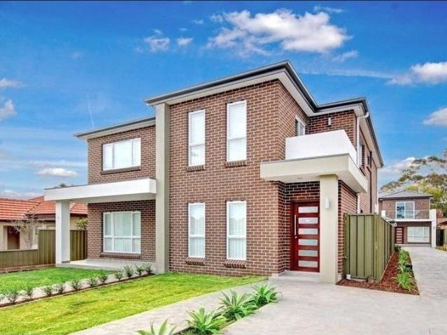 Modern Luxury In Ideal Concord West Location