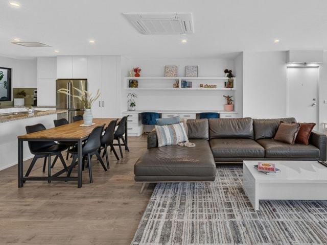 MODERN LUXURY IN THE HEART OF MORNINGTON