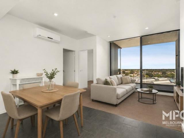 MODERN LUXURY & LIFESTYLE IN A PRIME OAKLEIGH LOCATION