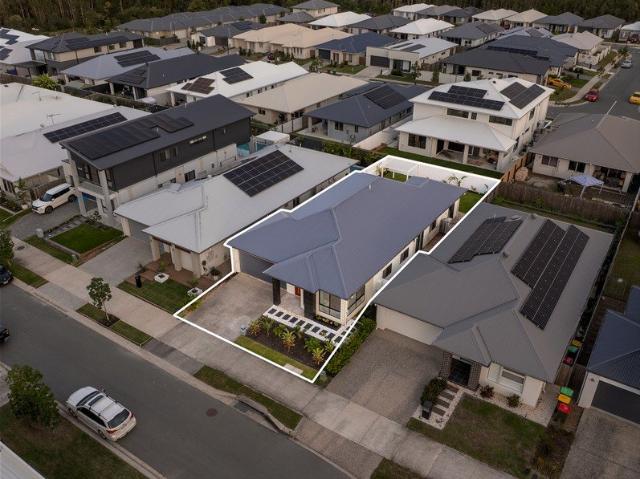 Modern Luxury Living Awaits with this North Harbour Gem!