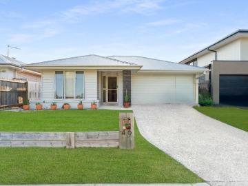MODERN LUXURY LIVING | BUILT BY METRICON | ENTERTAINER'S DREAM