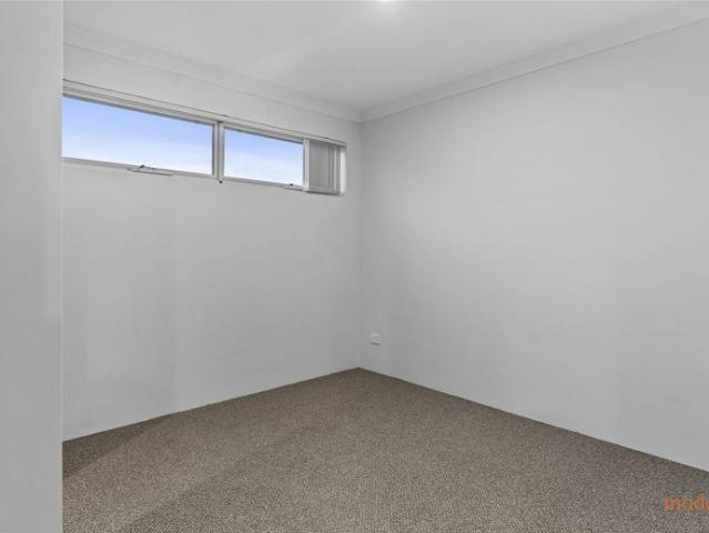 Modern Luxury Living: Charming House for Rent in Eglinton!