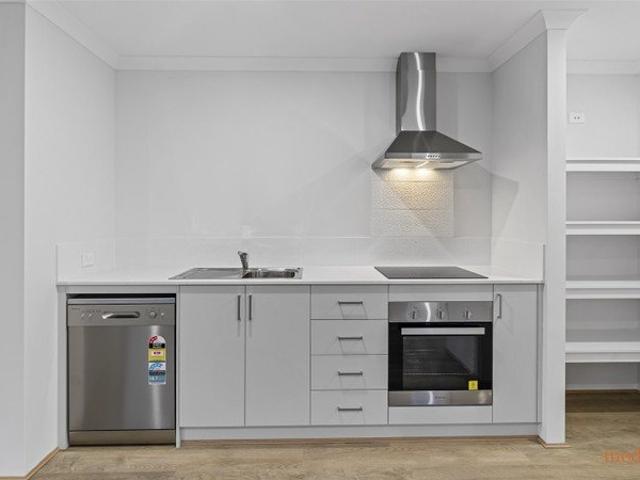 Modern Luxury Living: Charming House for Rent in Eglinton!