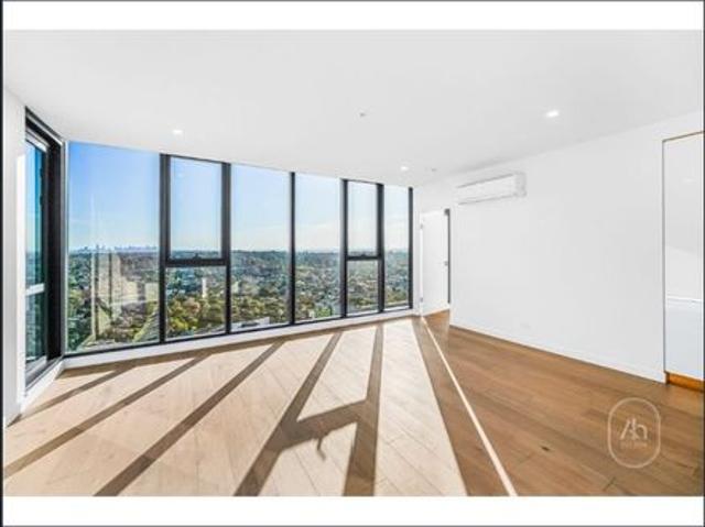 Modern Luxury Living in TRIO I 3B 2B 1 Carpark Apartment City View）