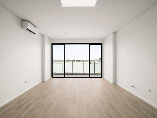 Modern Luxury Living in a Brand New Top Floor Residence