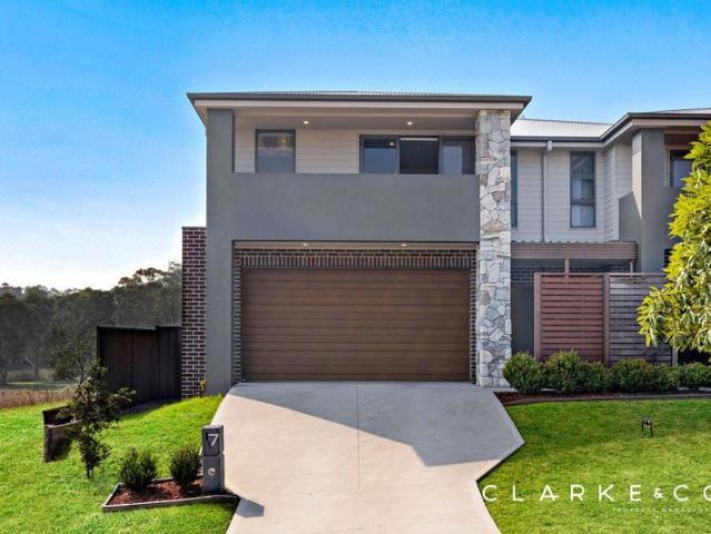 MODERN LUXURY LIVING IN A PEACEFUL BOLWARRA SETTING!