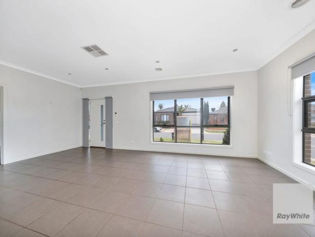 Modern Luxury & Low Maintenance Living!