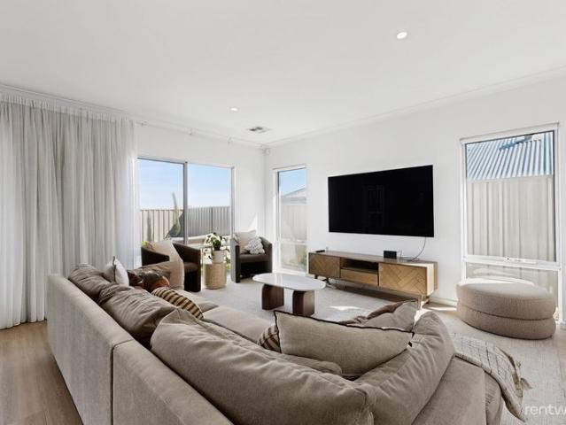 MODERN LUXURY & SPACE IN THE HEART OF LANSDALE