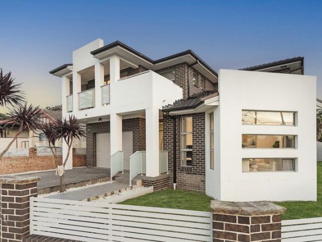 Modern & luxurious Family Home on a Corner Block