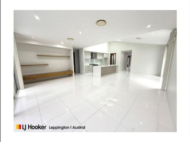 MODERN & LUXURIOUS FAMILY HOME