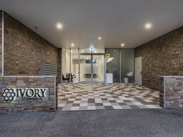 Modern, Move In Ready 2 Bed + Study Apartment Steps from Upper Mt Gravatt Hub