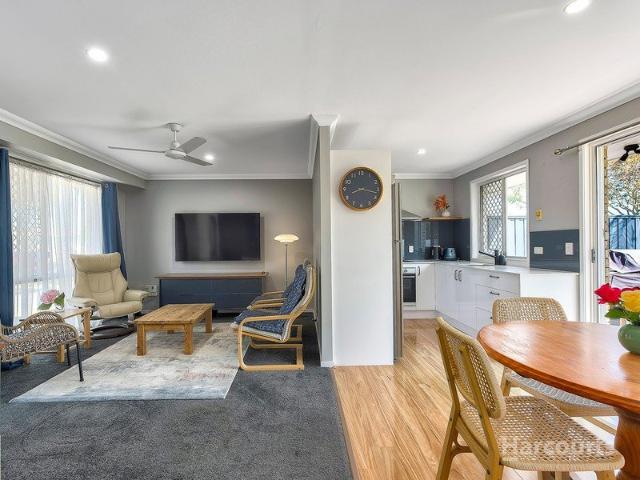 Modern, Move In Ready Living in a Convenient Fitzgibbon Pocket