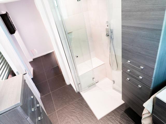 Modern möbliert nahe Flughafen CGN – 78 m² mit Balkon, Koln Amsterdam Apartments for Rent