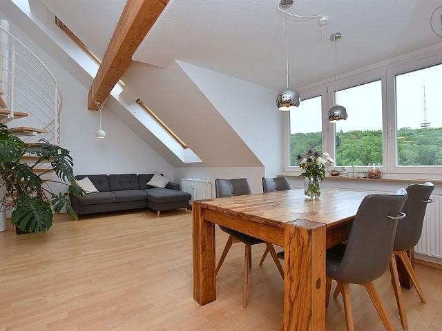 Modern möblierte Maisonette Wohnung in grüner Wohnlage in Stuttgart Ost zur Zwischenmiete