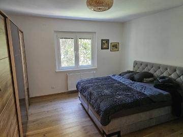 Modern möblierte Wohnung in Hoflage mit Grünblick, 2.OG ohne Lift, Zimmer getrennt begehbar