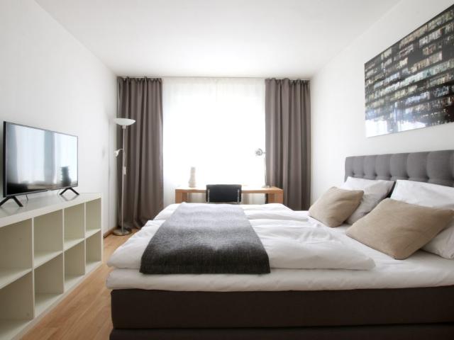Modern möblierte Wohnung mit Balkon direkt am Zülpicher Platz – zeitwohnen.de