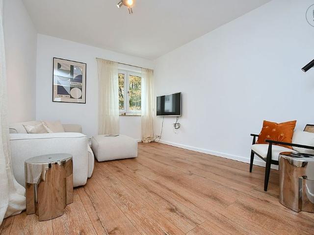 Modern möblierte Wohnung mit Balkon in Stuttgart Degerloch