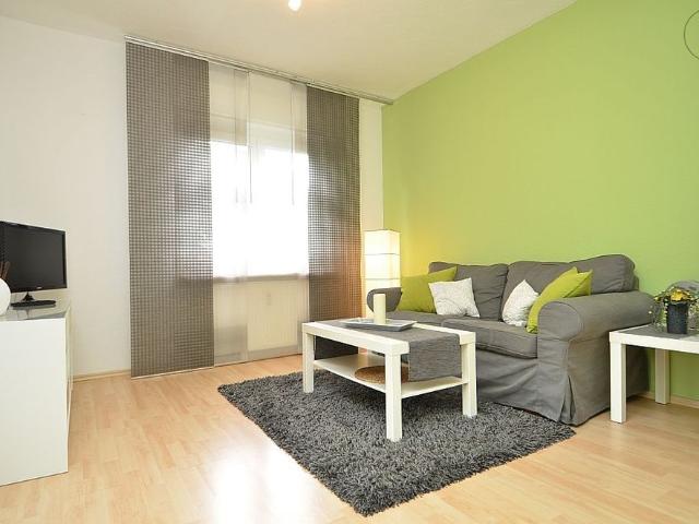 Modern möblierte 1,5 Zimmer Wohnung mit Garten und Stellplatz im Süden Nürnbergs