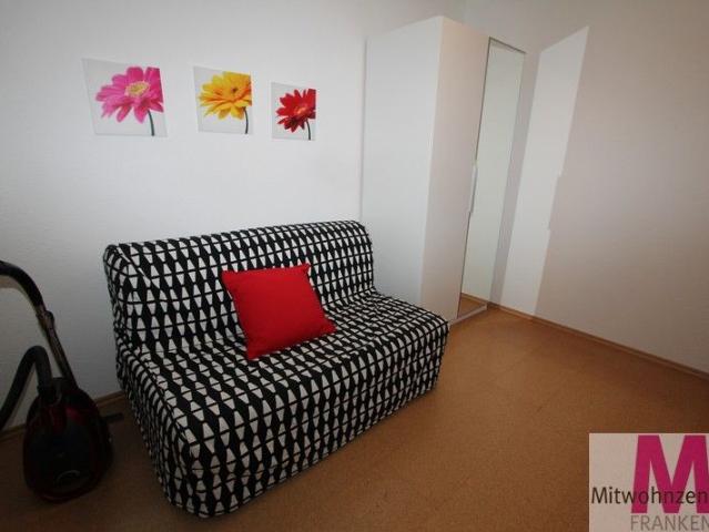 Modern möblierte 3 Zimmer Dachterrassen Wohnung in begehrter Lage