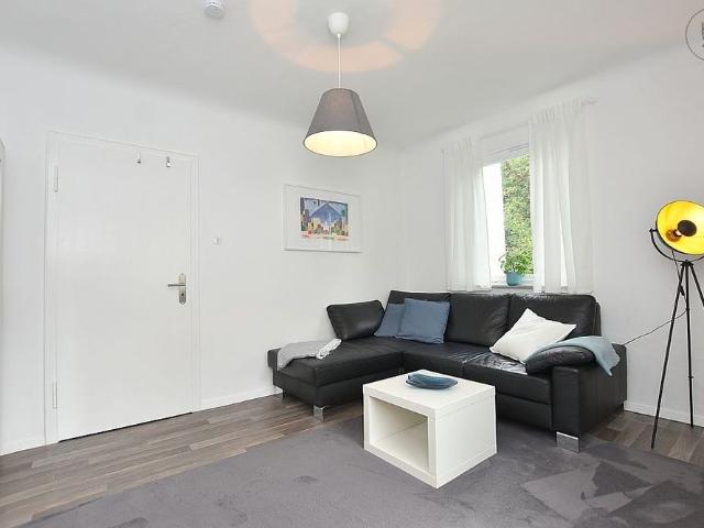 Modern möblierte 3 Zimmer Wohnung mit Terrasse in ruhiger und zentraler Lage in Stuttgart Vaihingen