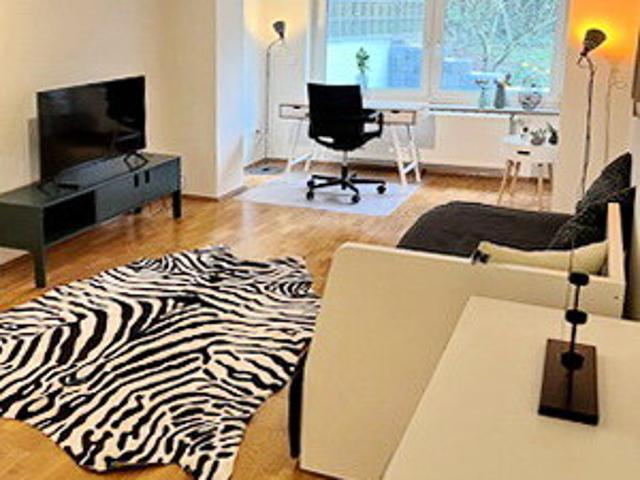 Modern möbliertes Apartment mit WLAN und Terrasse, Düsseldorf Heerdt, Benediktusstr
