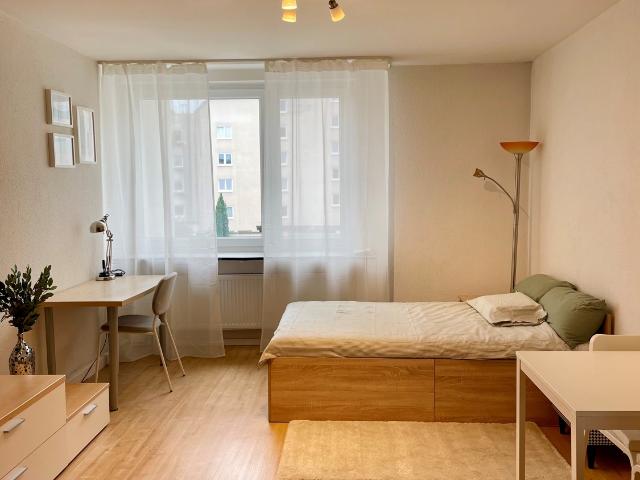 Modern möbliertes Apartment superzentral direkt am Rhein Nähe Deutzer Werft – zeitwohnen.de