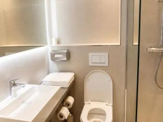 Hotel Atmosphäre: vollausgestattetes möbliertes ehemaliges Hotelzimmer in Karlsruhe zu vermieten