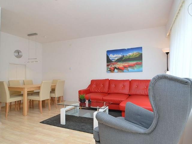 Modern möbliertes Reihenhaus mit WLAN und Terrasse in Nürnberg Zerzabelshof