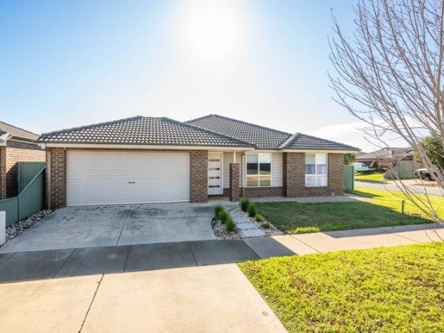 Modern Mooroopna Townhouse in Prime Location