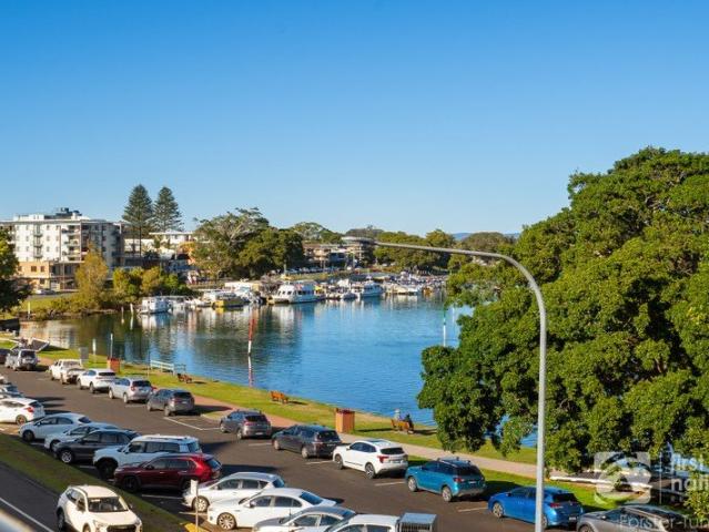 Modern Marina Living in the Heart of Forster