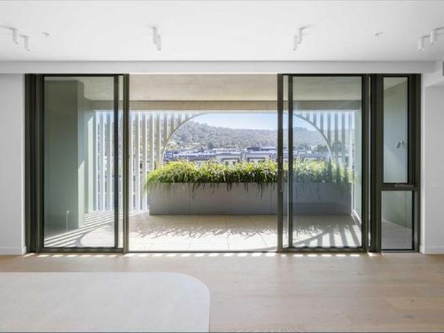 Modern Marina View Apartment in Martha Cove