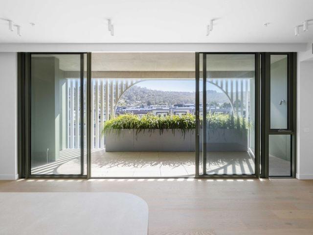 Modern Marina View Apartment in Martha Cove