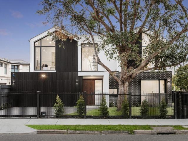 Modern Mastery in the Heart of Ivanhoe