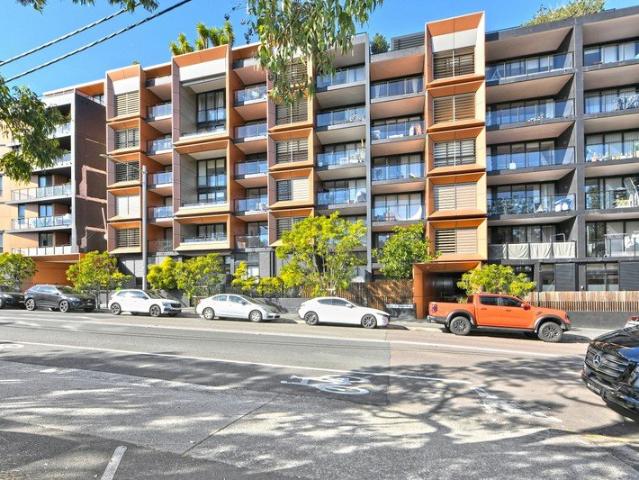 Modern Meadowbank Living, 2 Mins Walk to Train Station