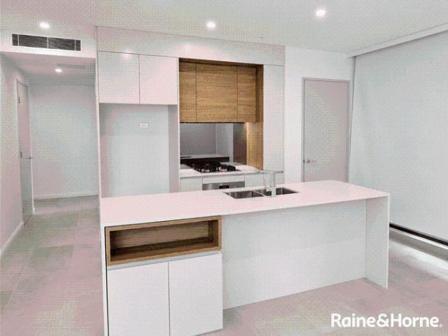 Modern 'Meriton' Apartment with Resort Style Facilities in a Prime Eastgardens Location