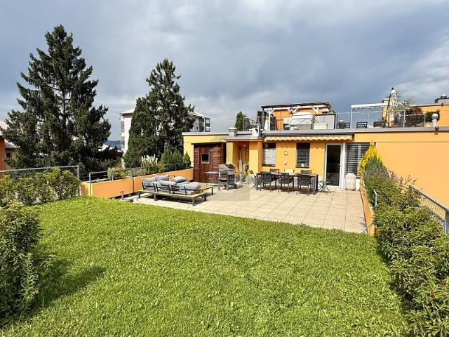 MODERN MIT GROSSER TERRASSE UND CHEMINÉE