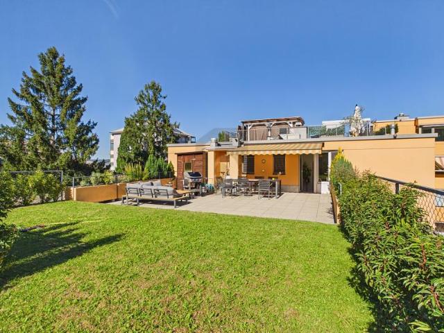MODERN MIT GROSSER TERRASSE UND CHEMINÉE
