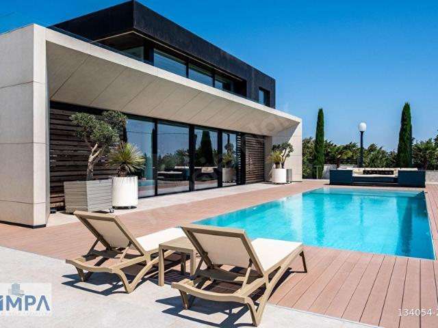 Modern Mimarinin En Seçkin Yorumu 2.301 m Özel Müstakil Villa