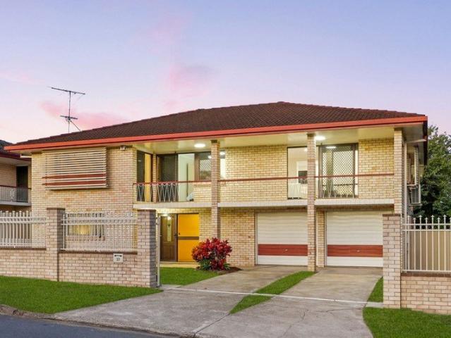 Modern, Multi Generational Living Walk to Everything