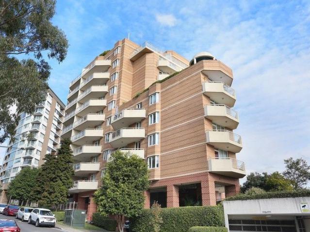 Modern North East Facing Apartment in Prime Hornsby Location