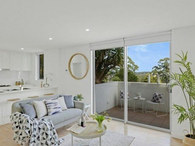Modern, North East Facing Apartment with Parking & Storage
