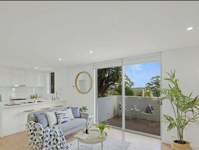 Modern, North East Facing Apartment with Parking & Storage