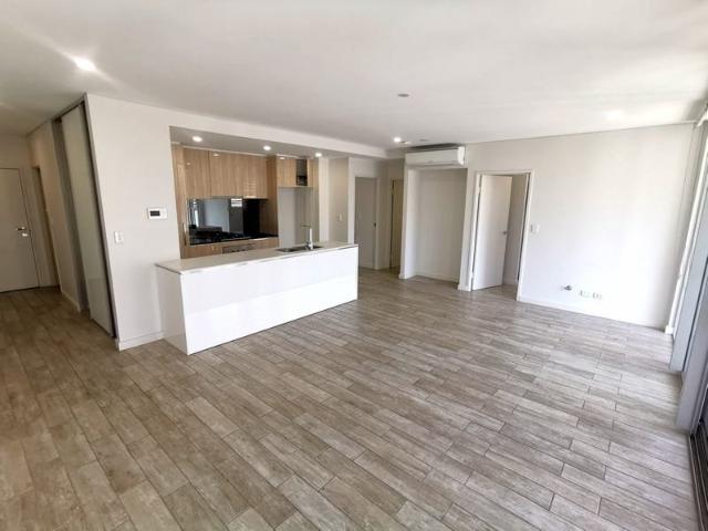 Modern North Face Bright Large 2 Bedroom + 2 Bathroom + 1 Balcony + 1 Secured Car Space Apartment For Sale!