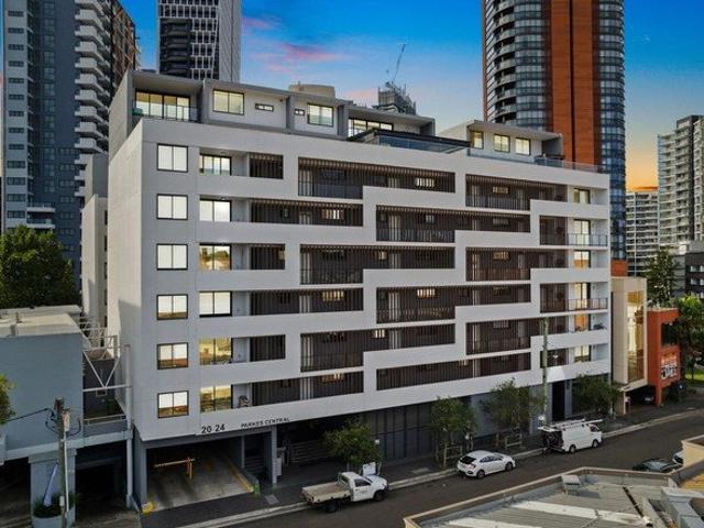 Modern North Facing Apartment, Walk to Westfield & Harris Park Dining
