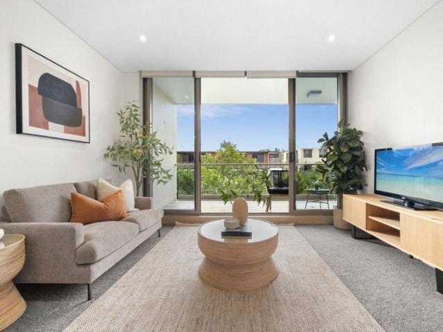 Modern north facing apartment with exceptional resort amenities