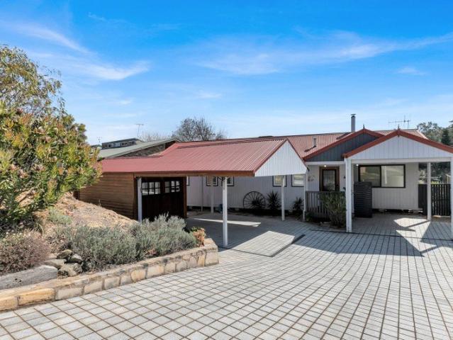 Modern North Facing Family Home with the River at Your Doorstep