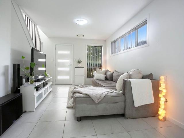 Modern North Facing Three Bedroom Townhouse for Rent