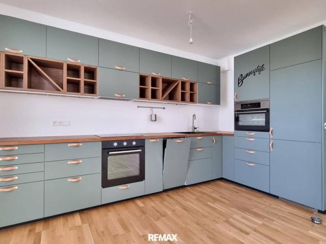 Modern & New Apartment with Large Kitchen