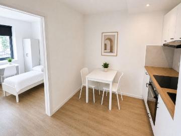 Modern New Build Apartment in Mülheim an der Ruhr – 2 Rooms, Each with a Single Bed and Desk, Mulheim an der Ruhr Amsterdam Apartments for Rent